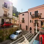La Casetta Della Rocca * チェファル